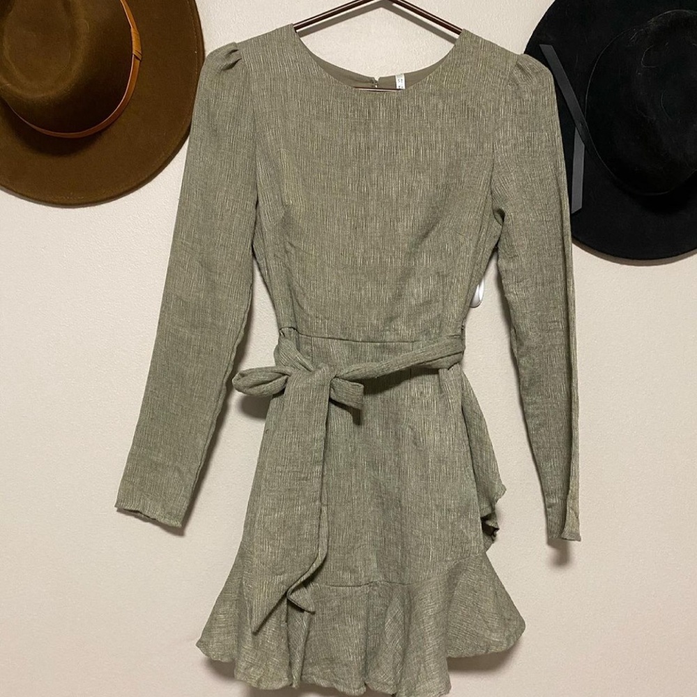 Hello molly open back dress. Short